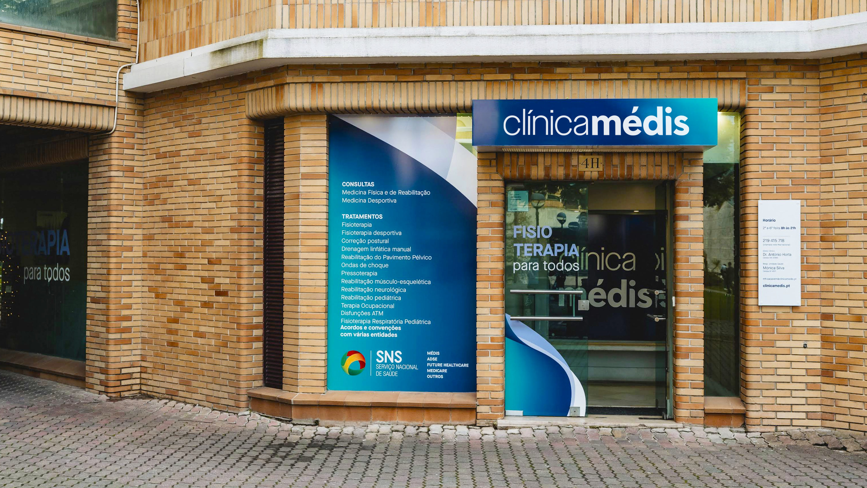 Clínica Médis de Sacavém — fachada